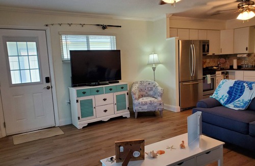 Flor-a-mar Cottage | Gulf of Mexico Canal Cottage with Boat Dock