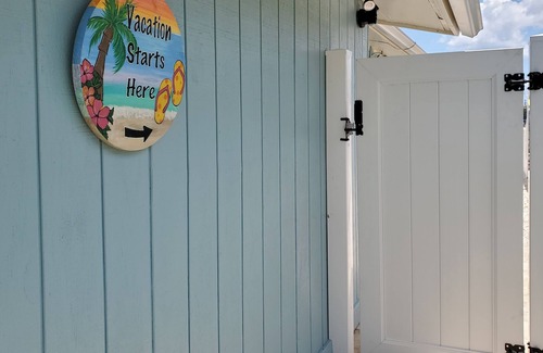 Flor-a-mar Cottage | Gulf of Mexico Canal Cottage with Boat Dock