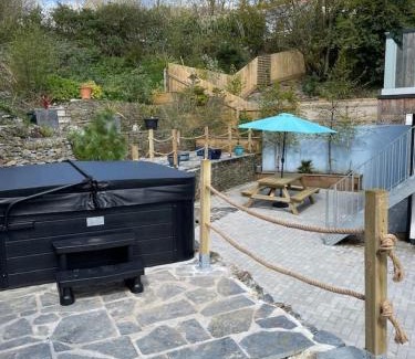 Trewarmett House | Gulland 4 Bed Sleeps 8 with Hot tub