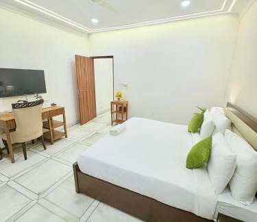 New Delhi Hotel | Gulmohar Residency, Hauz Khas New Delhi, Couple Friendly