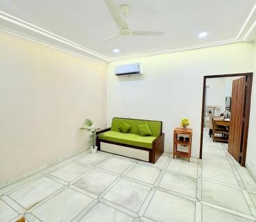 New Delhi Hotel | Gulmohar Residency, Hauz Khas New Delhi, Couple Friendly