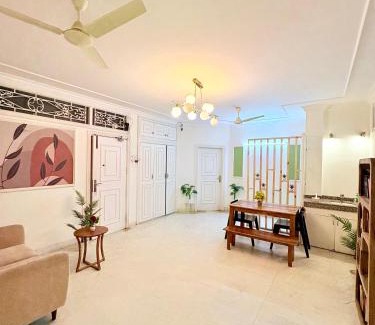 New Delhi Hotel | Gulmohar Residency, Hauz Khas New Delhi, Couple Friendly