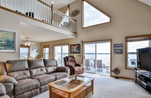 Shelbyville House | GUN LAKE. Charming 4-bedroom, 3 bath Home with private frontage. Sleeps 15