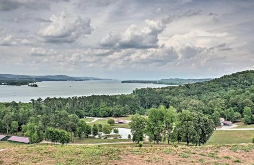 Guntersville House | Guntersville Cabin with Fire Pit and Covered Porch