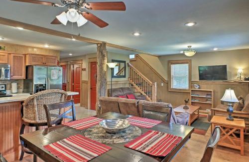 Guntersville House | Guntersville Cabin with Fire Pit and Covered Porch