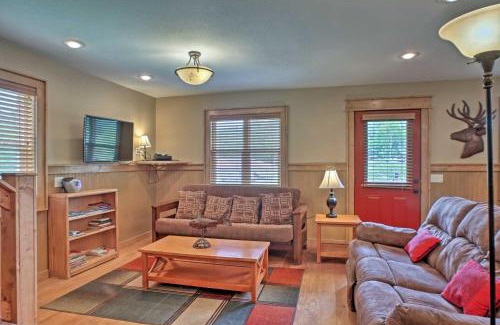 Guntersville House | Guntersville Cabin with Fire Pit and Covered Porch