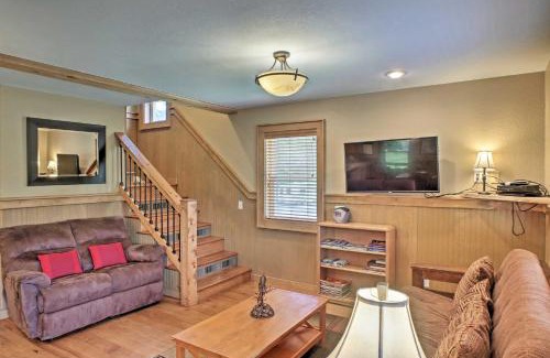 Guntersville House | Guntersville Cabin with Fire Pit and Covered Porch