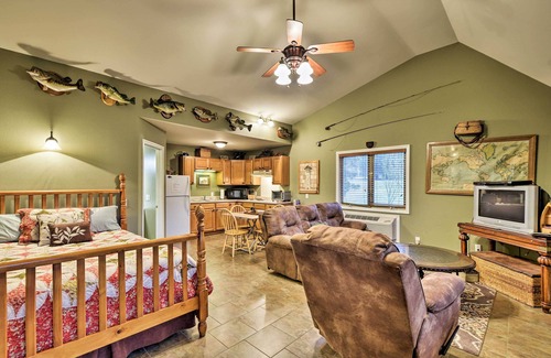 Groveoak Apartment | Guntersville Lake Home w/Deck & Covered Boat Slip