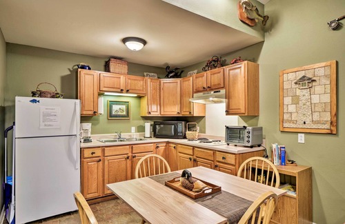Groveoak Apartment | Guntersville Lake Home w/Deck & Covered Boat Slip