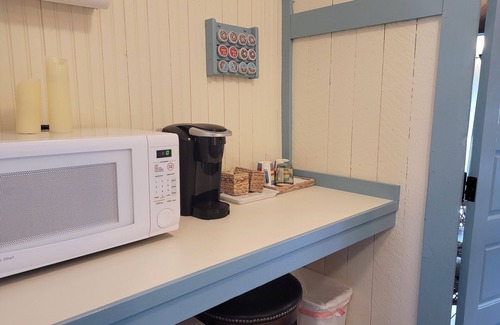 Winthrop Apartment | Guy's Place in the Historic Guy Waring House located in Downtown Winthrop