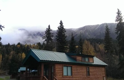 Cooper Landing Apartment | Gwin's Lodge Poplar Chalet #2