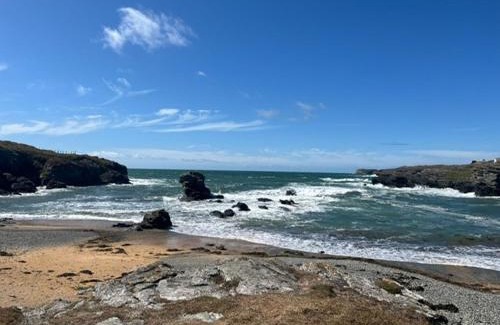 Trearddur Bay House | GWYNFA-3 BED- GROUND FLOOR APT - SEA VIEWS - TREARDDUR BAY