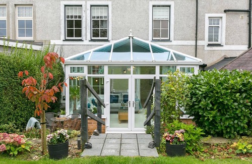 Chwilog Cottage | Gwynle - sleeps 10 guests in 4 bedrooms