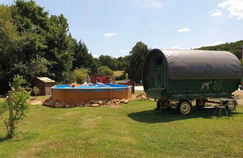 Anlhiac Bed & Breakfast | Gypsy Caravan .