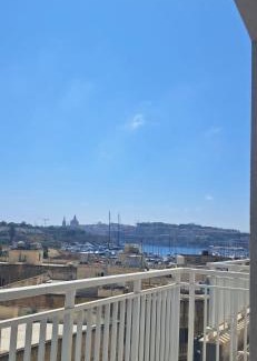 Gzira Apartment | Gzira - Modern 3 bedroom Apartment - Side Seaview