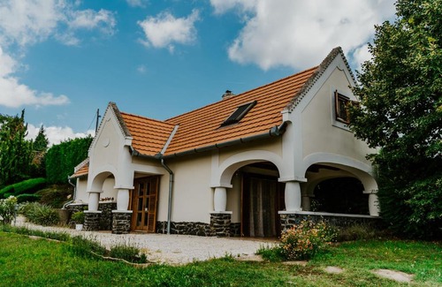 Hegymagas House | Hársfa Vendégház