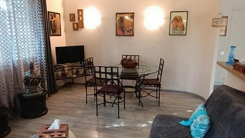 Grasse Apartment | Hébergement indépendant avec parking privé dans villa