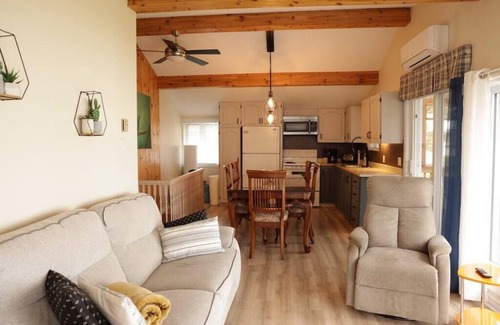 St. Felicien Ski Chalet | Hôtel à la maison - La Dorée avec plage privée