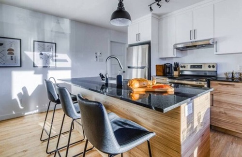 La Haute-Saint-Charles Apartment | Hôtel à la maison - Condo La Réserve 55