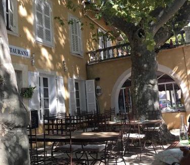 La Roquebrussanne Hotel | Hôtel de la Loube