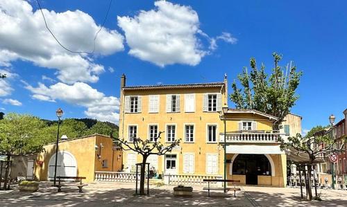 La Roquebrussanne Hotel | Hôtel de la Loube