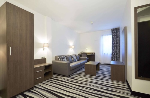 Montigny-le-Bretonneux Hotel | Hôtel Kyriad Saint Quentin en Yvelines - Montigny