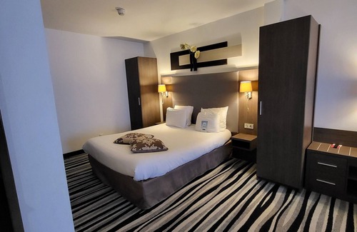 Montigny-le-Bretonneux Hotel | Hôtel Kyriad Saint Quentin en Yvelines - Montigny