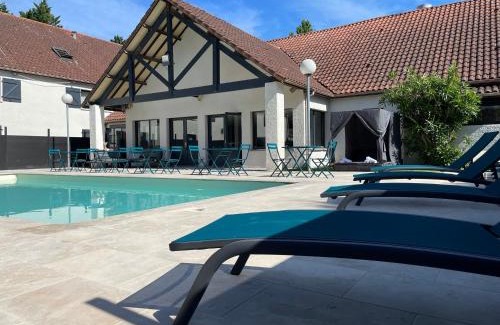 Saint-Laurent-des-Vignes Hotel | Hôtel Le Roxane