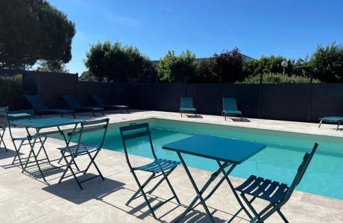 Saint-Laurent-des-Vignes Hotel | Hôtel Le Roxane