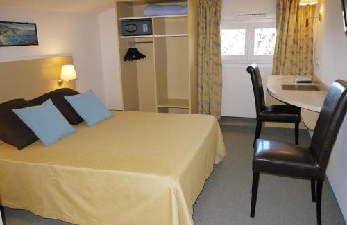 Uzes Hotel | Hôtel Le SAINT-GENIÈS