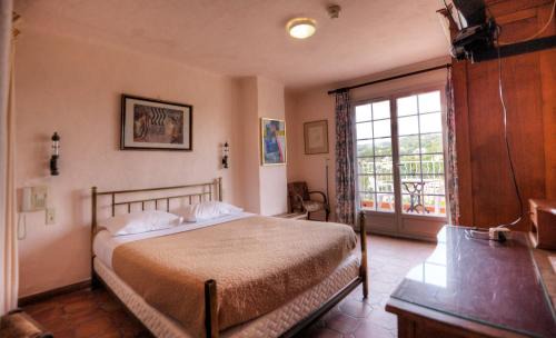 Biot Hotel | Hôtel Les Arcades