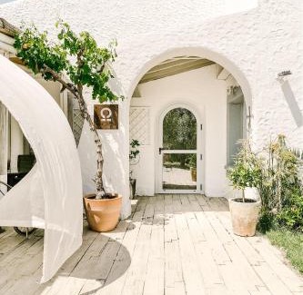 Saintes-Maries-de-la-Mer Hotel | Hôtel Restaurant Les Arnelles