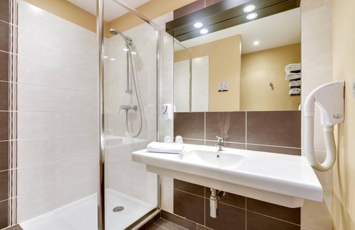 La Brede Hotel | Hôtel Restaurant AKENA Bordeaux La Brède