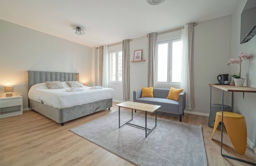 Saint-Ouen Hotel | Hôtel Trianon Saint Ouen
