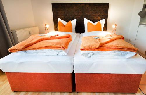 Greifswald Apartment | H&H Apartments im Herzen der Stadt super zentral ruhig mit Kochnischen Balkon oder Empore
