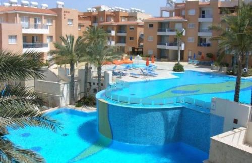 Universal Apartment | H&O Iris Sea Breeze