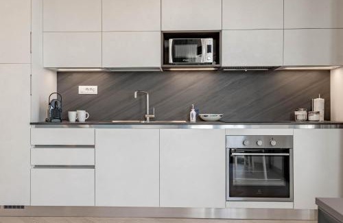 Santo Stefano al Mare Apartment | H11 [Luxury 17A] Porto - Piscina - Jacuzzi