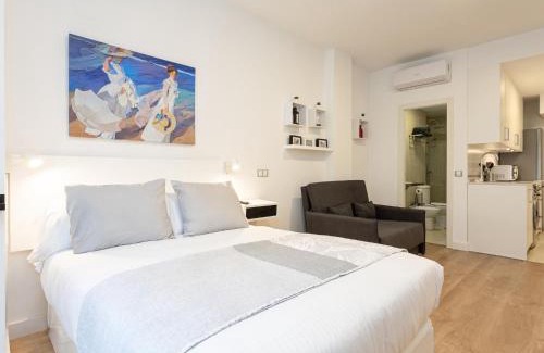 La Merced Apartment | H2M Dos Aceras Loft ground floor, air conditioning, wifi