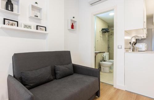 La Merced Apartment | H2M Dos Aceras Loft ground floor, air conditioning, wifi