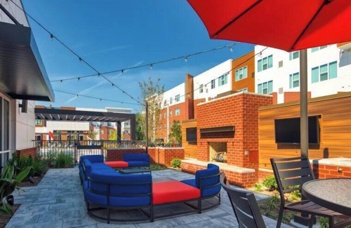 Hampton Apartment | H4N Ellipse Urban | 1Bd Apartment Near Peninsula Town Center