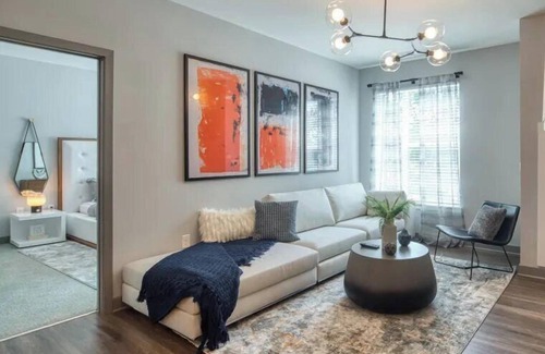 Hampton Apartment | H4N Ellipse Urban | 1Bd Apartment Near Peninsula Town Center