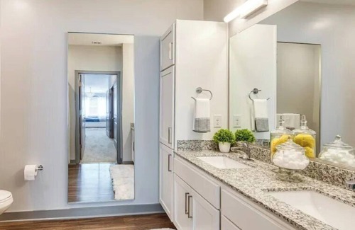 Hampton Apartment | H4N Ellipse Urban | 1Bd Apartment Near Peninsula Town Center