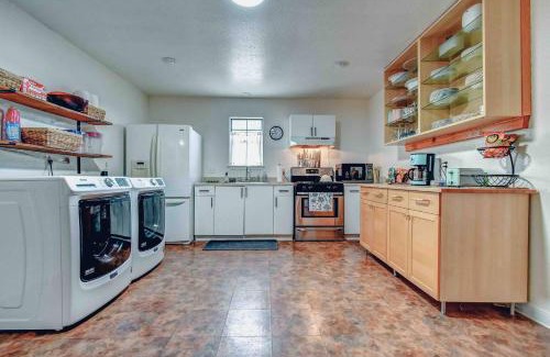 Glen Rose House | Habari 5BR Ranch House near Fossil Rim Cowboy Pool