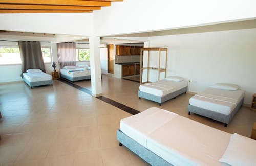 Covenas Hotel | Habitación Superior Múltiple Con Balcón Cerca A La Playa