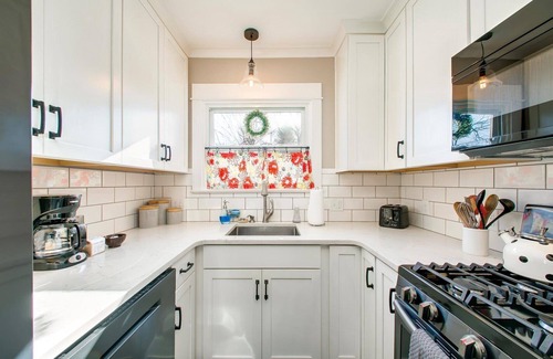 North End Cottage | #HabitueHomes - My Happy Place - Near Downtown!