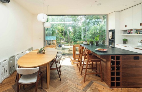 Hackney Downs Apartment | Hackney Haven: 4BD Stylish Family Gem