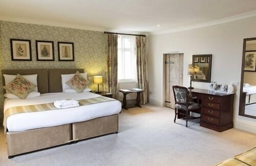 Grimley Hotel | Hadley Bowling Green Inn