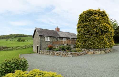 Llanfair Caereinion Cottage | HAFAN, pet friendly, character holiday cottage in Llanerfyl