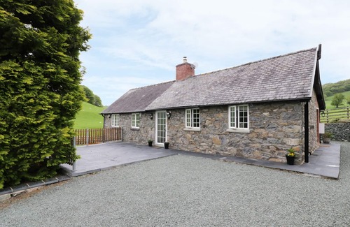 Llanfair Caereinion Cottage | HAFAN, pet friendly, character holiday cottage in Llanerfyl