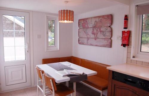 Cwrt House | Hafan Y Talgarth bungalow at Plas Talgarth resort